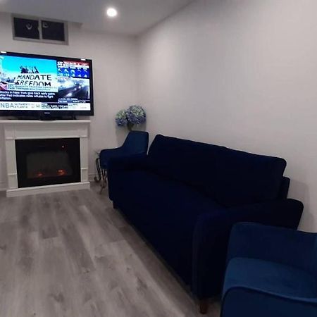 2 Bedrooms 2 Washrooms 2 Parking Spots Basement Apartment Newmarket Eksteriør bilde