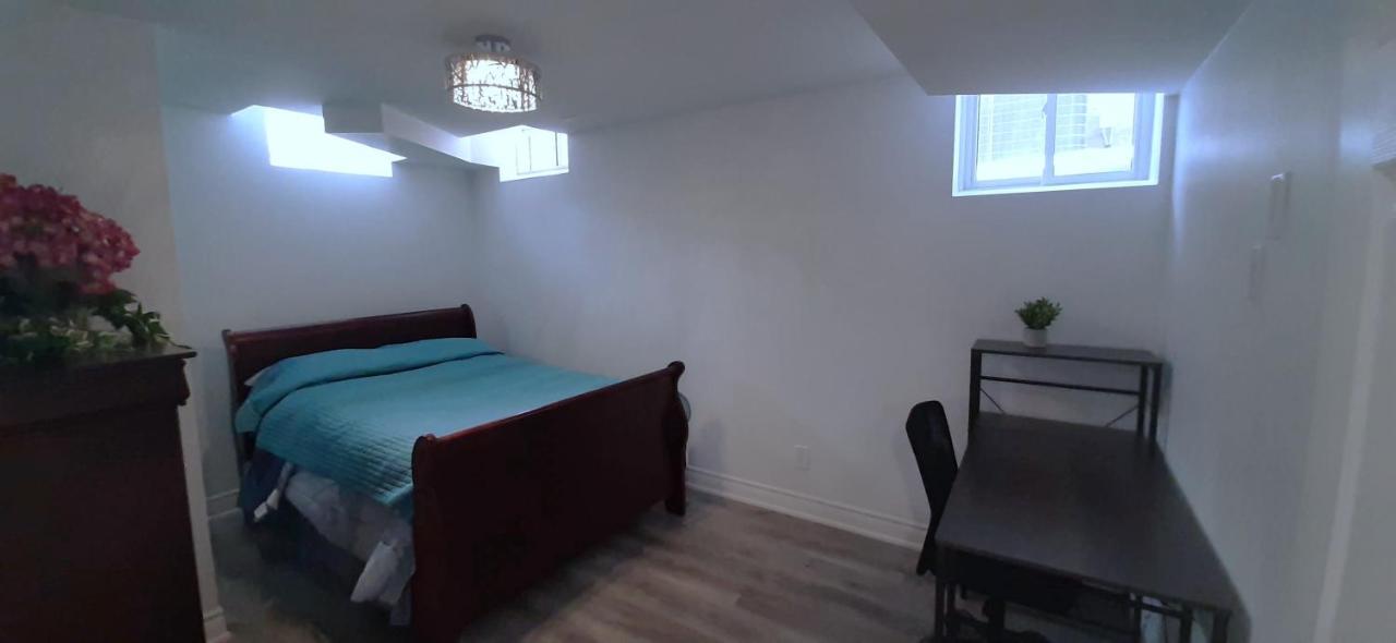 2 Bedrooms 2 Washrooms 2 Parking Spots Basement Apartment Newmarket Eksteriør bilde