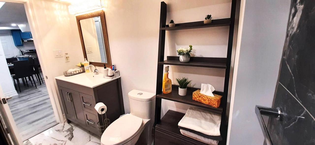 2 Bedrooms 2 Washrooms 2 Parking Spots Basement Apartment Newmarket Eksteriør bilde