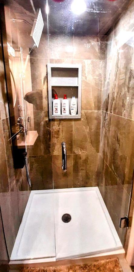 2 Bedrooms 2 Washrooms 2 Parking Spots Basement Apartment Newmarket Eksteriør bilde