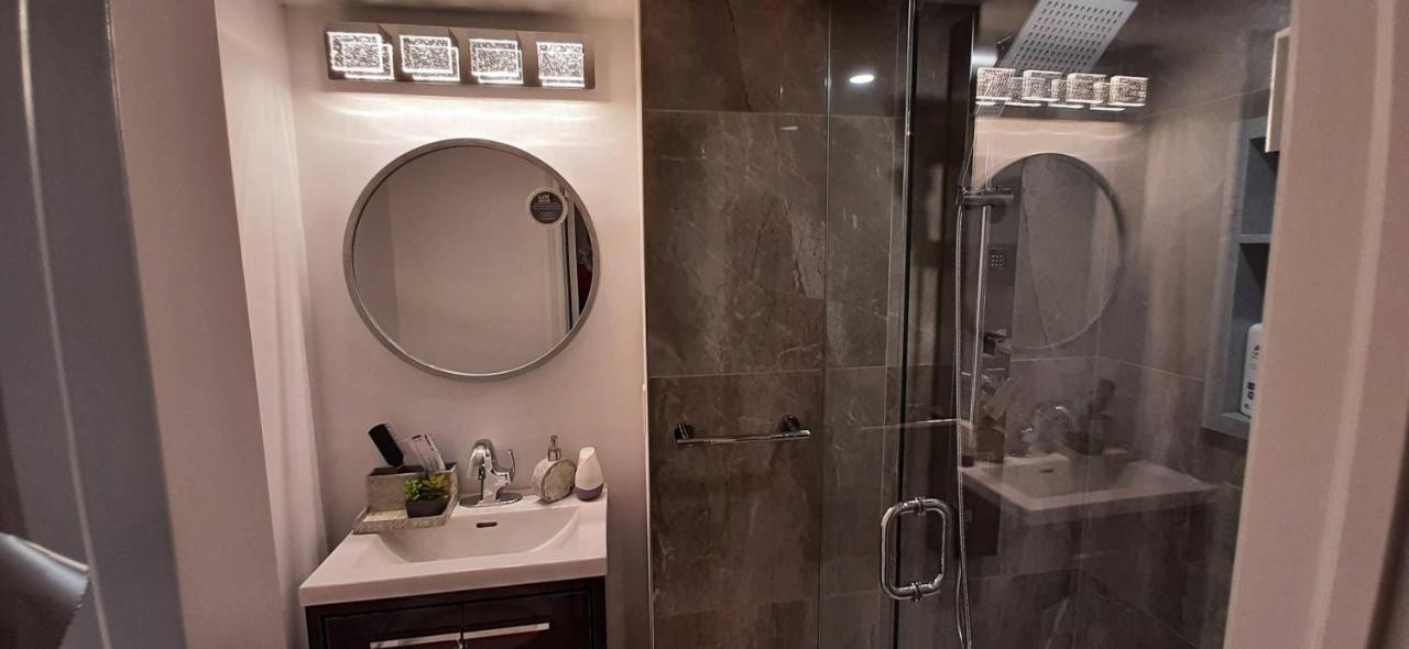 2 Bedrooms 2 Washrooms 2 Parking Spots Basement Apartment Newmarket Eksteriør bilde
