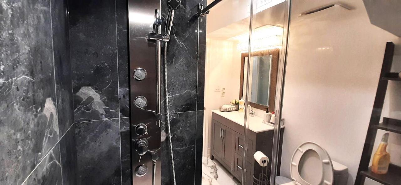 2 Bedrooms 2 Washrooms 2 Parking Spots Basement Apartment Newmarket Eksteriør bilde
