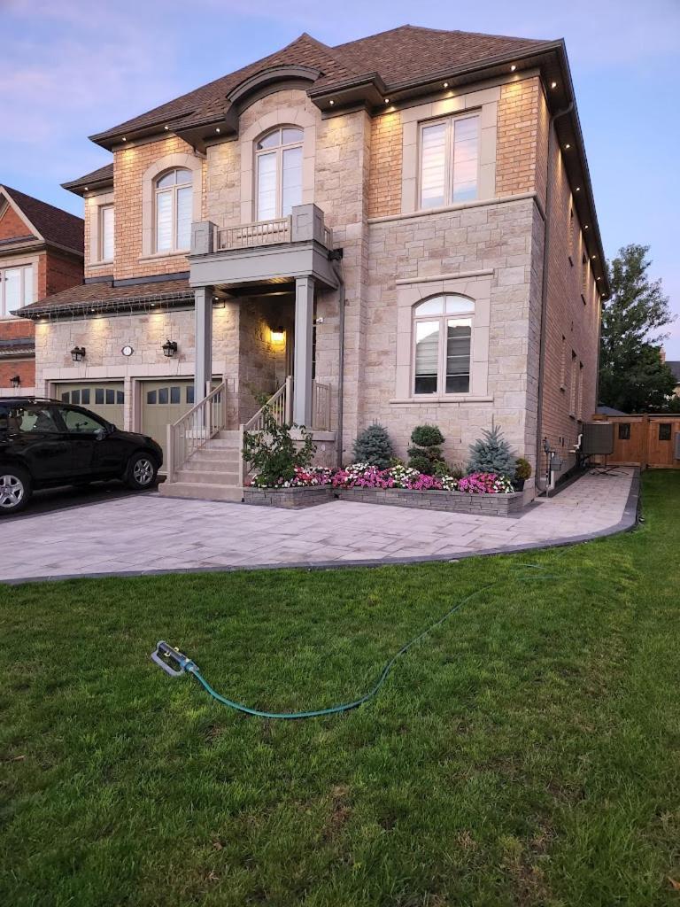 2 Bedrooms 2 Washrooms 2 Parking Spots Basement Apartment Newmarket Eksteriør bilde